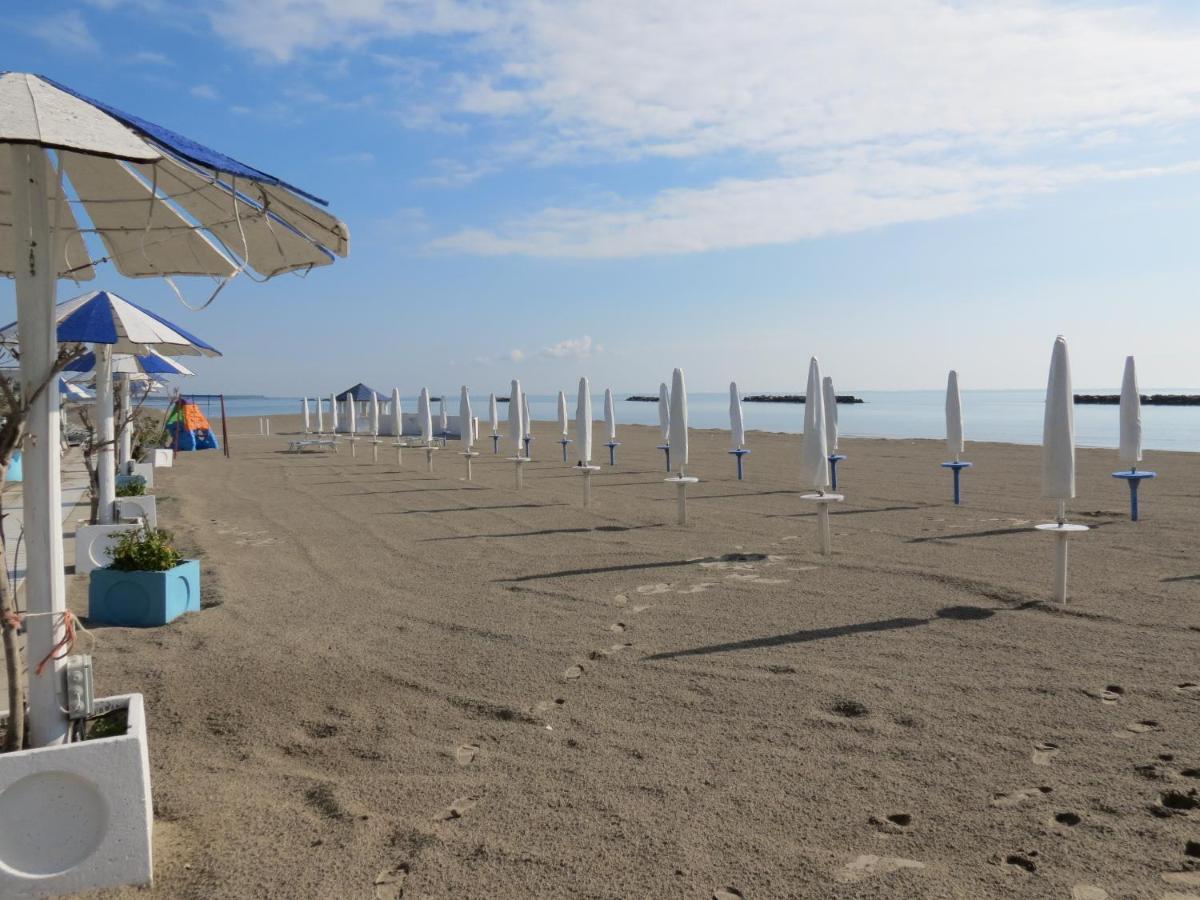 Faro 23 Apartment Lido delle Nazioni Luaran gambar