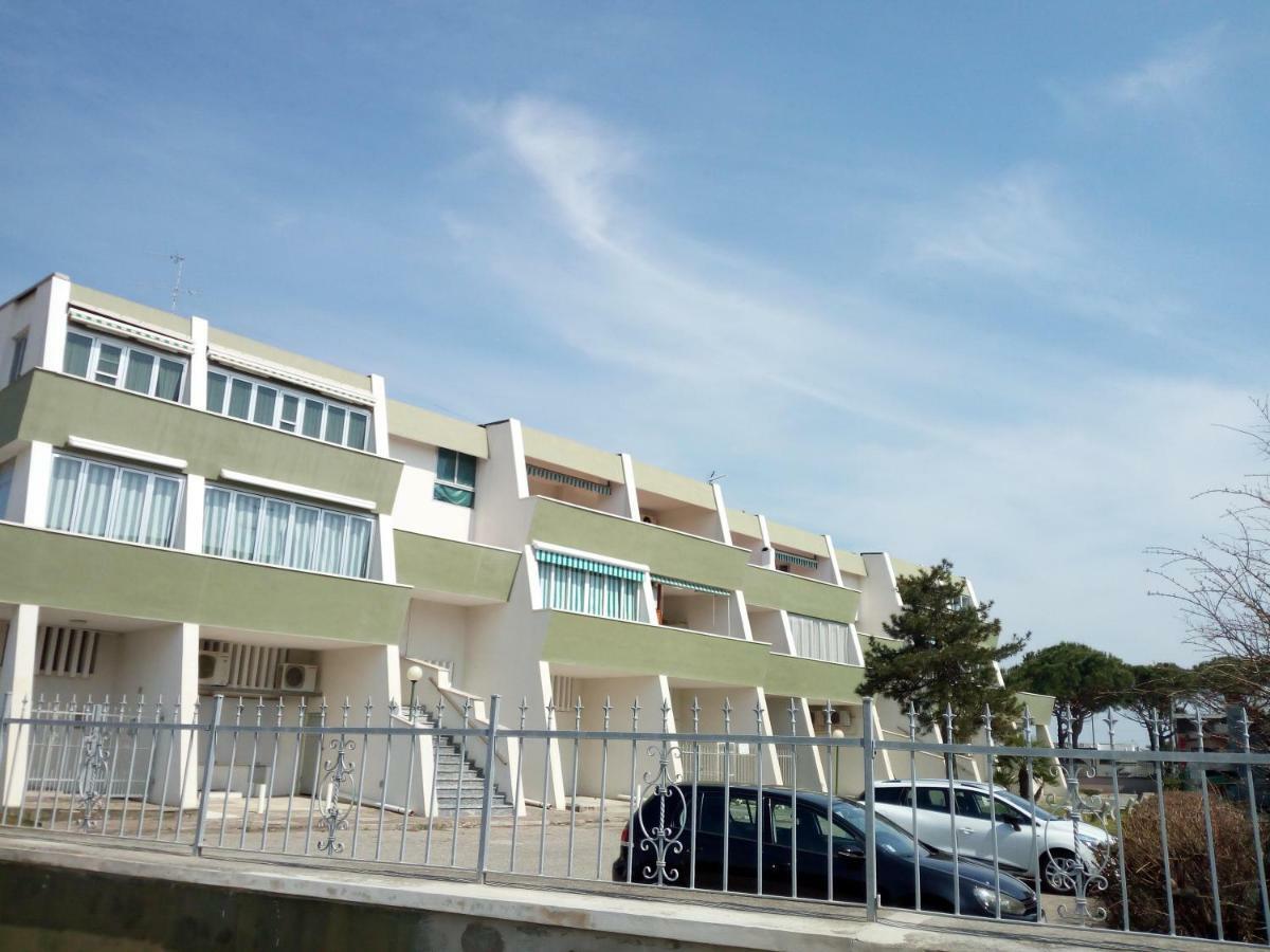 Faro 23 Apartment Lido delle Nazioni Luaran gambar